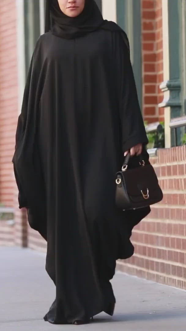 Liana Abaya is – Al Shams Abayas