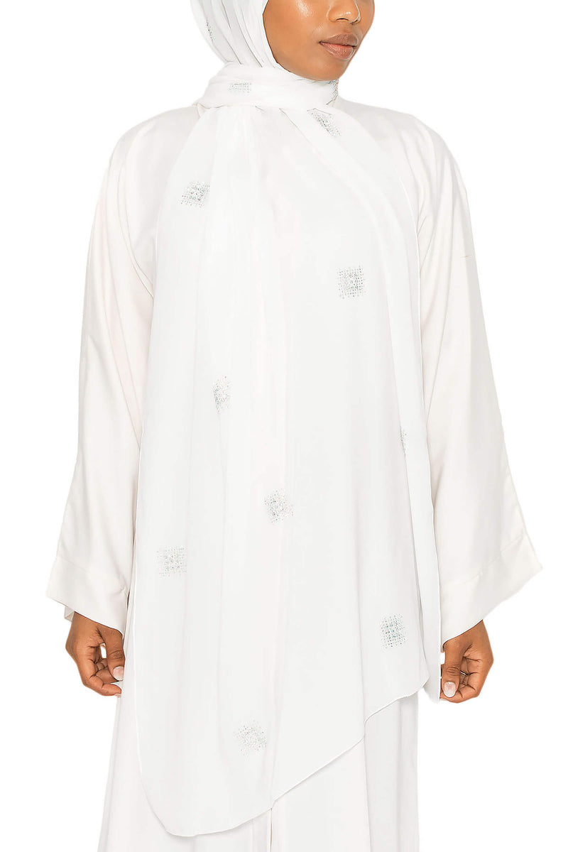 Classy Babe in Ivory | Al Shams Abayas 2